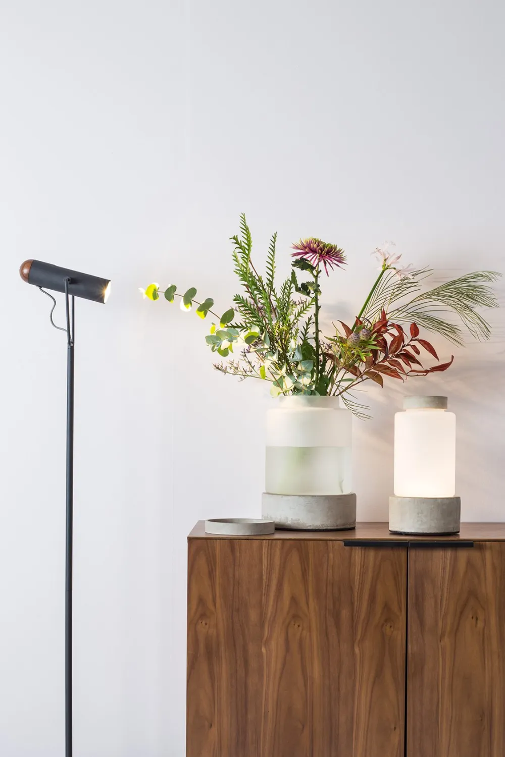 Frosted Glass Vase LED Lamp (L) | Zuiver Reina