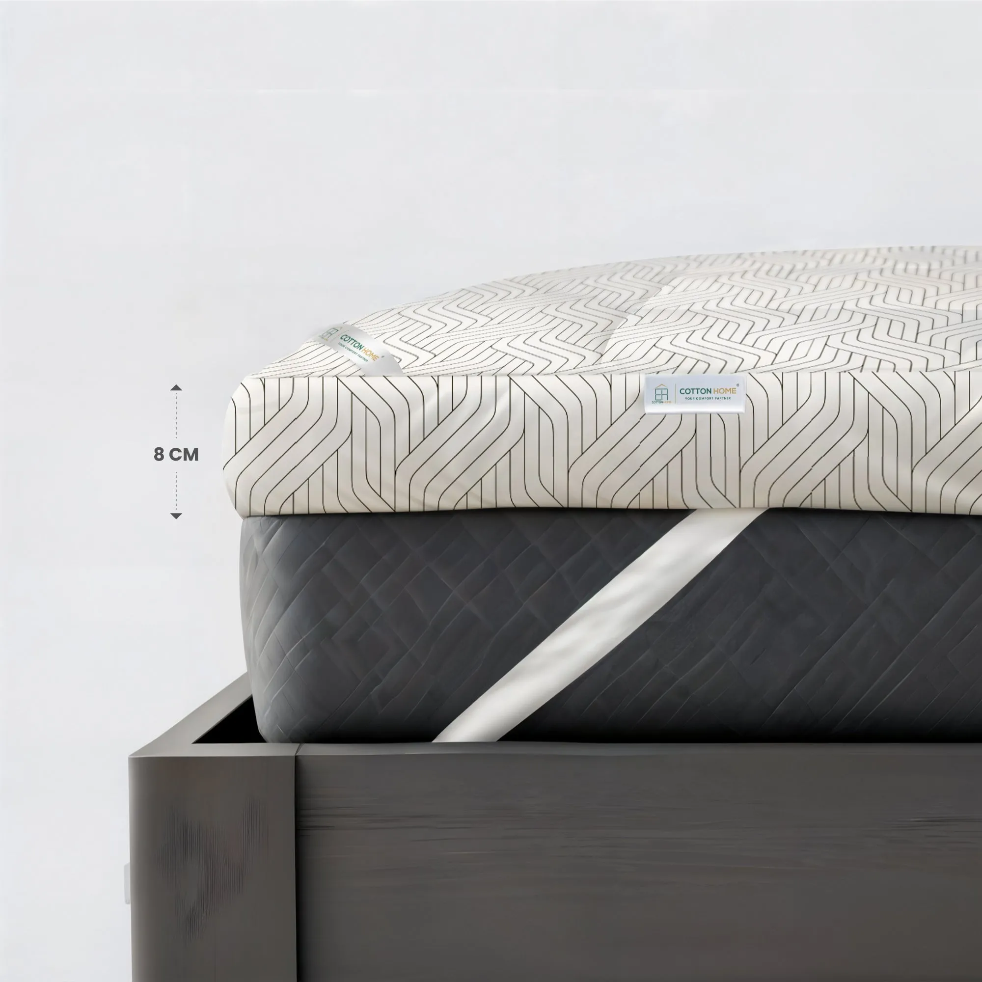 Off-White And Black Geometric Mattress Topper with 2 Pillow Covers - Super King Size 200x200 8cm